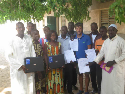 Remise des ordinateurs à Bassoul